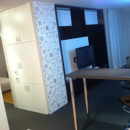 Holiday'n'deluxe Suites דירה *
