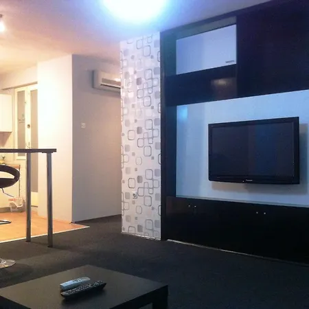 Holiday'n'deluxe Suites דירה *