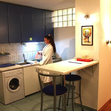 Holiday'n'deluxe Suites סקופיה