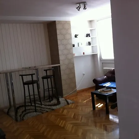 Holiday'n'deluxe Suites סקופיה