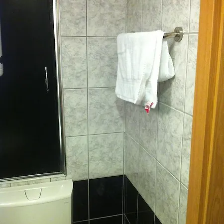 Holiday'n'deluxe Suites * סקופיה