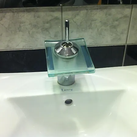 Holiday'n'deluxe Suites * סקופיה