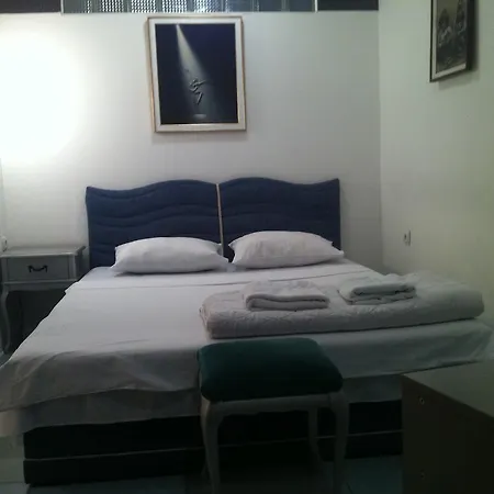 Holiday'n'deluxe Suites דירה