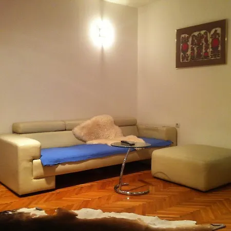 Holiday'n'deluxe Suites דירה סקופיה