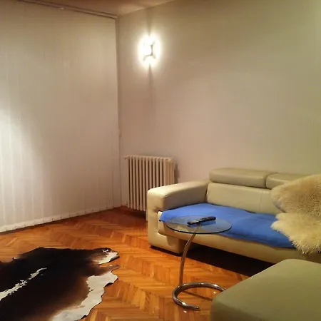 Holiday'n'deluxe Suites סקופיה