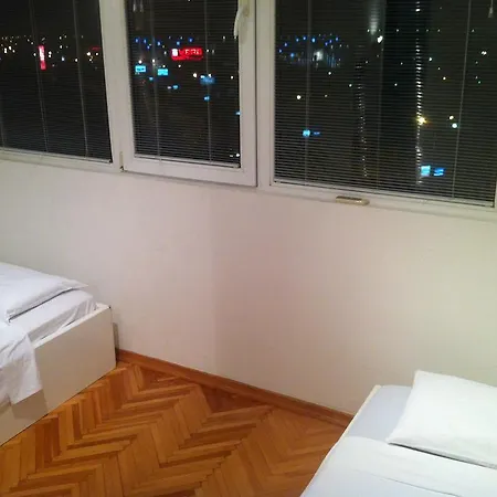 Holiday'n'deluxe Suites דירה