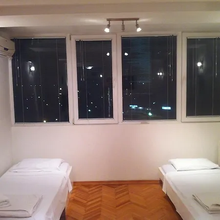 Holiday'n'deluxe Suites * סקופיה