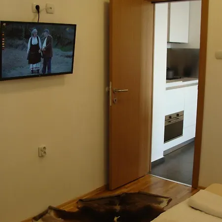 Holiday'n'deluxe Suites דירה