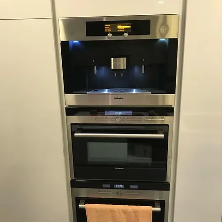 Holiday'n'deluxe Suites דירה