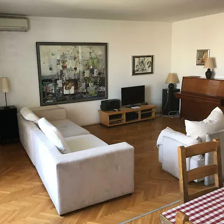 Holiday'n'deluxe Suites דירה *